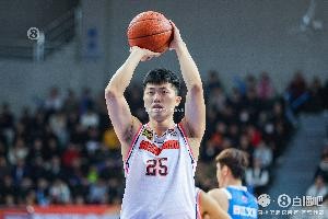 投注平台-三分命中率29.3%炮台张皓嘉赛季场均5.1分 生涯初期三分神准