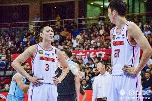 丁佳宁：各队要提醒球员 场上有冲突时替补不得进场 否则会被夺权