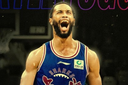 英超直播-弗格18分一打广东就来劲！命中三分后和杨鸣击掌庆祝,上海领先4分