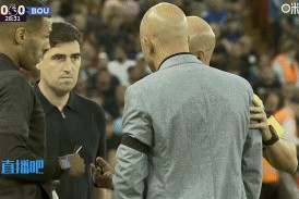 利物浦vs伯恩茅斯第30分钟一度中断，塞梅诺遭种族歧视